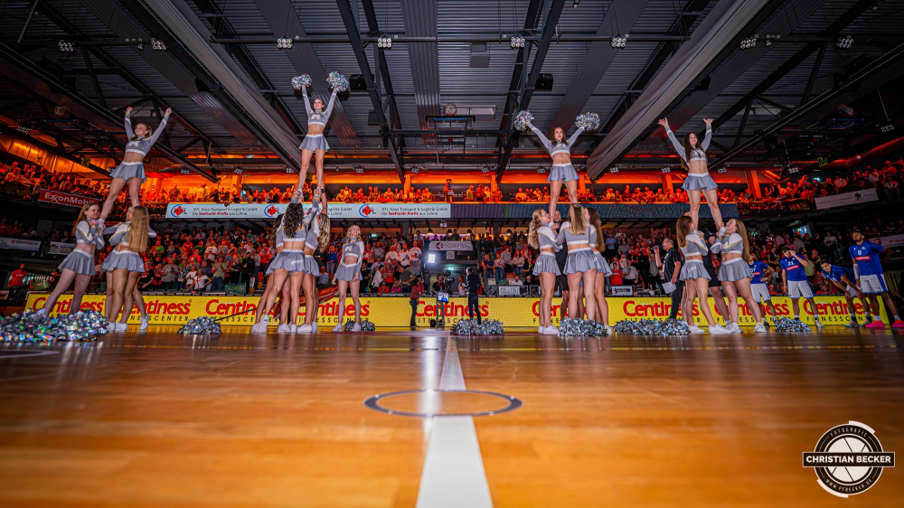 1. Basketball Bundesliga, easyCredit BBL, Saison 2024/2025, Herren, Hauptrunde, 5. Spieltag, 19.10.2024, RASTA Vechta -  Frankfurt Skyliners
Marleys (Cheerleader - RASTA Vechta) vor der Partie
Schlüsselwörter: 1. Bundesliga;19.10.2024;5. Spieltag;BBL;Basketball;Frankfurt;Hauptrunde;Liga;RASTA;RASTA Dome;Saison 2024/2025;Skyliners;Vechta;easycredit