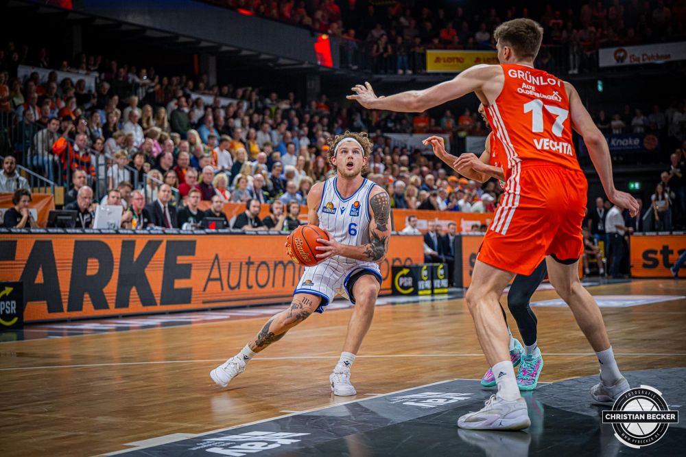 1. Basketball Bundesliga, easyCredit BBL, Saison 2024/2025, Herren, Hauptrunde, 5. Spieltag, 19.10.2024, RASTA Vechta -  Frankfurt Skyliners
Booker Coplin (#6 - Frankfurt Skyliners) in Aktion
Schlüsselwörter: 1. Bundesliga;19.10.2024;5. Spieltag;BBL;Basketball;Frankfurt;Hauptrunde;Liga;RASTA;RASTA Dome;Saison 2024/2025;Skyliners;Vechta;easycredit