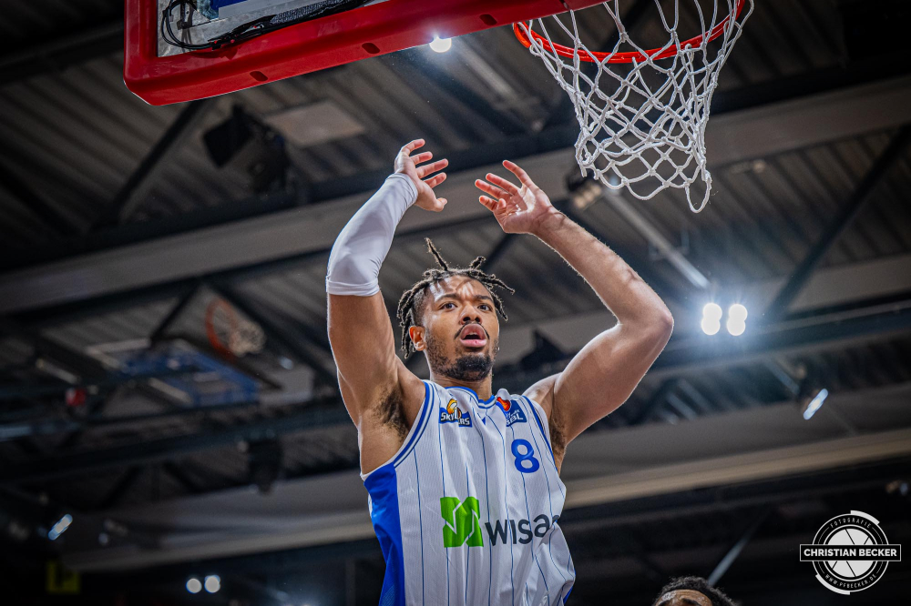 1. Basketball Bundesliga, easyCredit BBL, Saison 2024/2025, Herren, Hauptrunde, 5. Spieltag, 19.10.2024, RASTA Vechta -  Frankfurt Skyliners
Ed Croswell (#8 - Frankfurt Skyliners) in Aktion
Schlüsselwörter: 1. Bundesliga;19.10.2024;5. Spieltag;BBL;Basketball;Frankfurt;Hauptrunde;Liga;RASTA;RASTA Dome;Saison 2024/2025;Skyliners;Vechta;easycredit