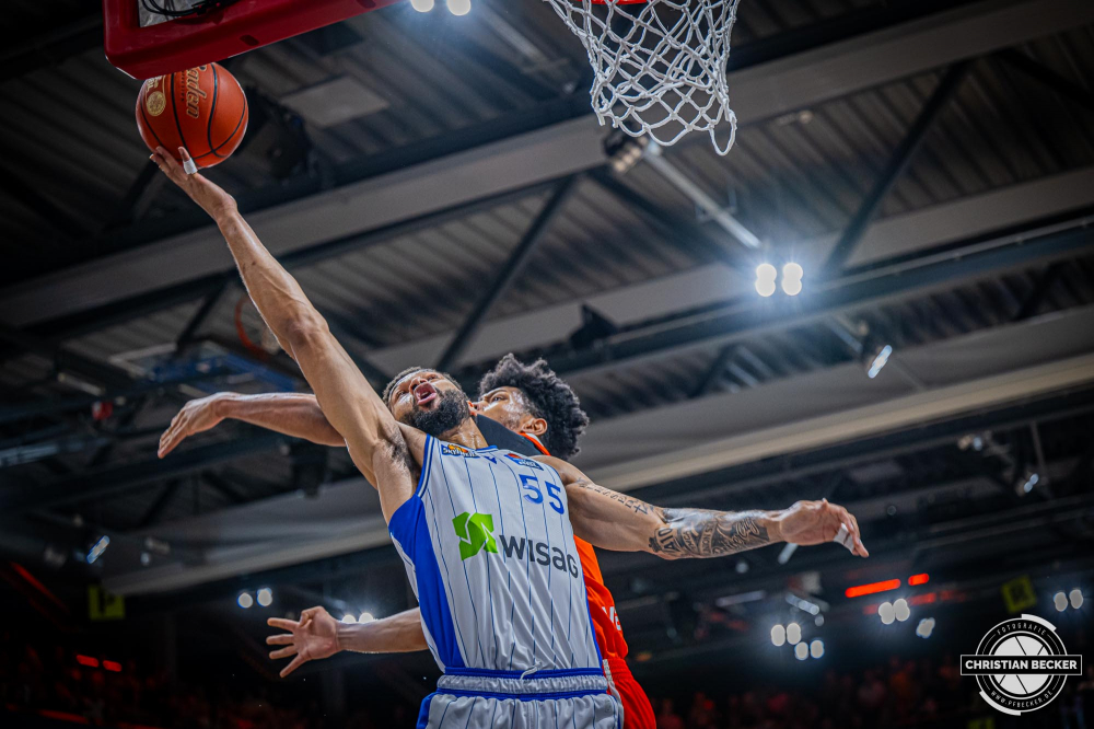 1. Basketball Bundesliga, easyCredit BBL, Saison 2024/2025, Herren, Hauptrunde, 5. Spieltag, 19.10.2024, RASTA Vechta -  Frankfurt Skyliners
David Muenkat (#55 - Frankfurt Skyliners) beim Korbleger
Schlüsselwörter: 1. Bundesliga;19.10.2024;5. Spieltag;BBL;Basketball;Frankfurt;Hauptrunde;Liga;RASTA;RASTA Dome;Saison 2024/2025;Skyliners;Vechta;easycredit