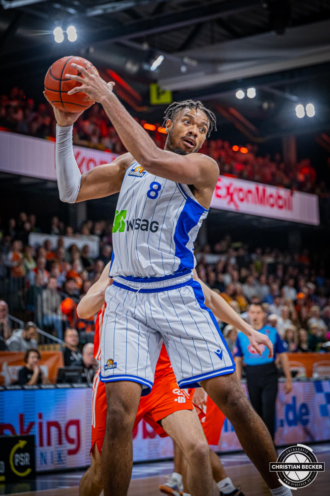 1. Basketball Bundesliga, easyCredit BBL, Saison 2024/2025, Herren, Hauptrunde, 5. Spieltag, 19.10.2024, RASTA Vechta -  Frankfurt Skyliners
Ed Croswell (#8 - Frankfurt Skyliners) in Aktion
Schlüsselwörter: 1. Bundesliga;19.10.2024;5. Spieltag;BBL;Basketball;Frankfurt;Hauptrunde;Liga;RASTA;RASTA Dome;Saison 2024/2025;Skyliners;Vechta;easycredit