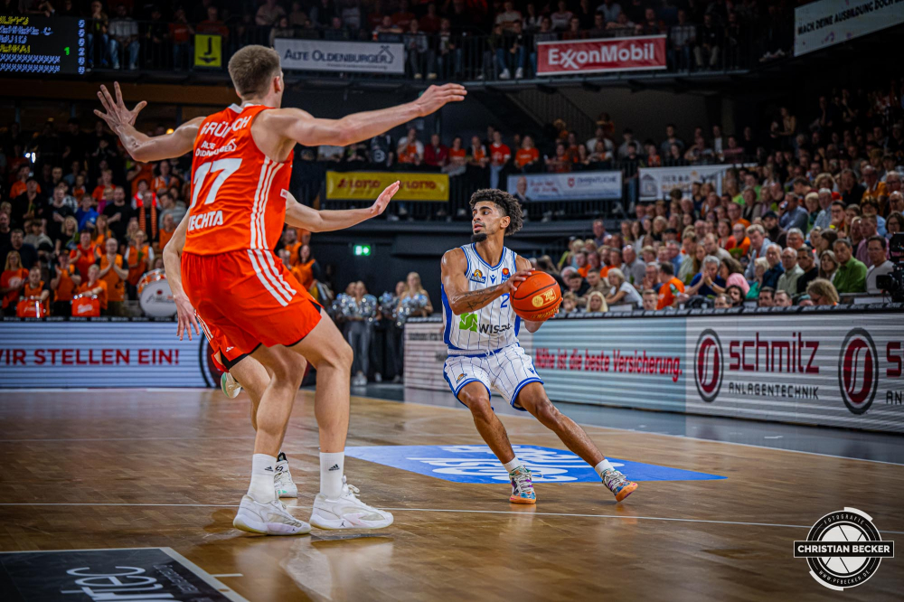 1. Basketball Bundesliga, easyCredit BBL, Saison 2024/2025, Herren, Hauptrunde, 5. Spieltag, 19.10.2024, RASTA Vechta -  Frankfurt Skyliners
Trey Calvin (#2 - Frankfurt Skyliners) in Aktion
Schlüsselwörter: 1. Bundesliga;19.10.2024;5. Spieltag;BBL;Basketball;Frankfurt;Hauptrunde;Liga;RASTA;RASTA Dome;Saison 2024/2025;Skyliners;Vechta;easycredit
