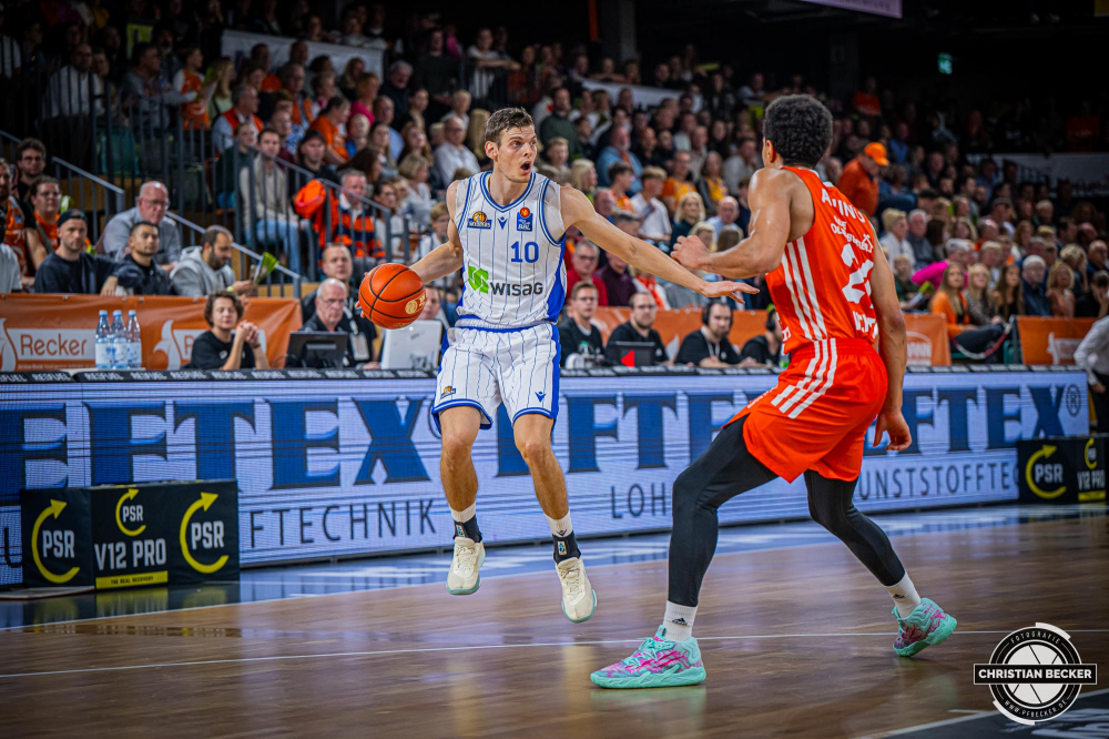 1. Basketball Bundesliga, easyCredit BBL, Saison 2024/2025, Herren, Hauptrunde, 5. Spieltag, 19.10.2024, RASTA Vechta -  Frankfurt Skyliners
Christoph Philipps (#10 - Frankfurt Skyliners) in Aktion
Schlüsselwörter: 1. Bundesliga;19.10.2024;5. Spieltag;BBL;Basketball;Frankfurt;Hauptrunde;Liga;RASTA;RASTA Dome;Saison 2024/2025;Skyliners;Vechta;easycredit