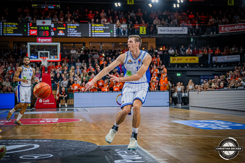 1. Basketball Bundesliga, easyCredit BBL, Saison 2024/2025, Herren, Hauptrunde, 5. Spieltag, 19.10.2024, RASTA Vechta -  Frankfurt Skyliners
Christoph Philipps (#10 - Frankfurt Skyliners) in Aktion
Schlüsselwörter: 1. Bundesliga;19.10.2024;5. Spieltag;BBL;Basketball;Frankfurt;Hauptrunde;Liga;RASTA;RASTA Dome;Saison 2024/2025;Skyliners;Vechta;easycredit
