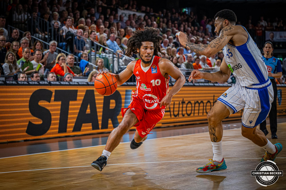 1. Basketball Bundesliga, easyCredit BBL, Saison 2024/2025, Herren, Hauptrunde, 5. Spieltag, 19.10.2024, RASTA Vechta -  Frankfurt Skyliners
Tyger Campbell (#10 - RASTA Vechta) in Aktion
Schlüsselwörter: 1. Bundesliga;19.10.2024;5. Spieltag;BBL;Basketball;Frankfurt;Hauptrunde;Liga;RASTA;RASTA Dome;Saison 2024/2025;Skyliners;Vechta;easycredit