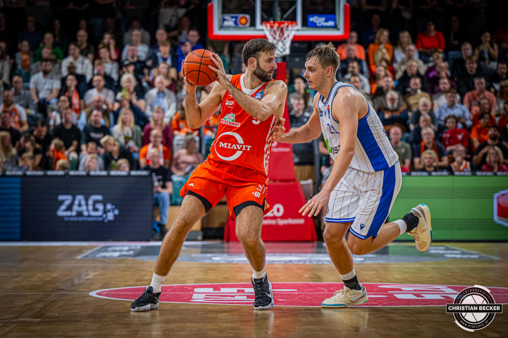 1. Basketball Bundesliga, easyCredit BBL, Saison 2024/2025, Herren, Hauptrunde, 5. Spieltag, 19.10.2024, RASTA Vechta -  Frankfurt Skyliners
Benas Griciunas (#5 - RASTA Vechta) in Aktion
Schlüsselwörter: 1. Bundesliga;19.10.2024;5. Spieltag;BBL;Basketball;Frankfurt;Hauptrunde;Liga;RASTA;RASTA Dome;Saison 2024/2025;Skyliners;Vechta;easycredit