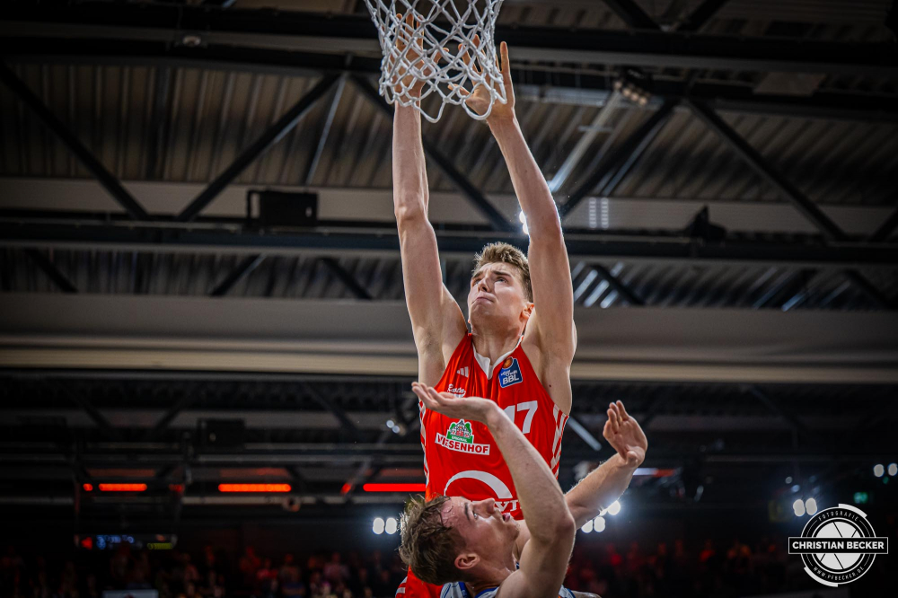 1. Basketball Bundesliga, easyCredit BBL, Saison 2024/2025, Herren, Hauptrunde, 5. Spieltag, 19.10.2024, RASTA Vechta -  Frankfurt Skyliners
Johann Gr&uuml;nloh (#17 - RASTA Vechta) in Aktion
Schlüsselwörter: 1. Bundesliga;19.10.2024;5. Spieltag;BBL;Basketball;Frankfurt;Hauptrunde;Liga;RASTA;RASTA Dome;Saison 2024/2025;Skyliners;Vechta;easycredit