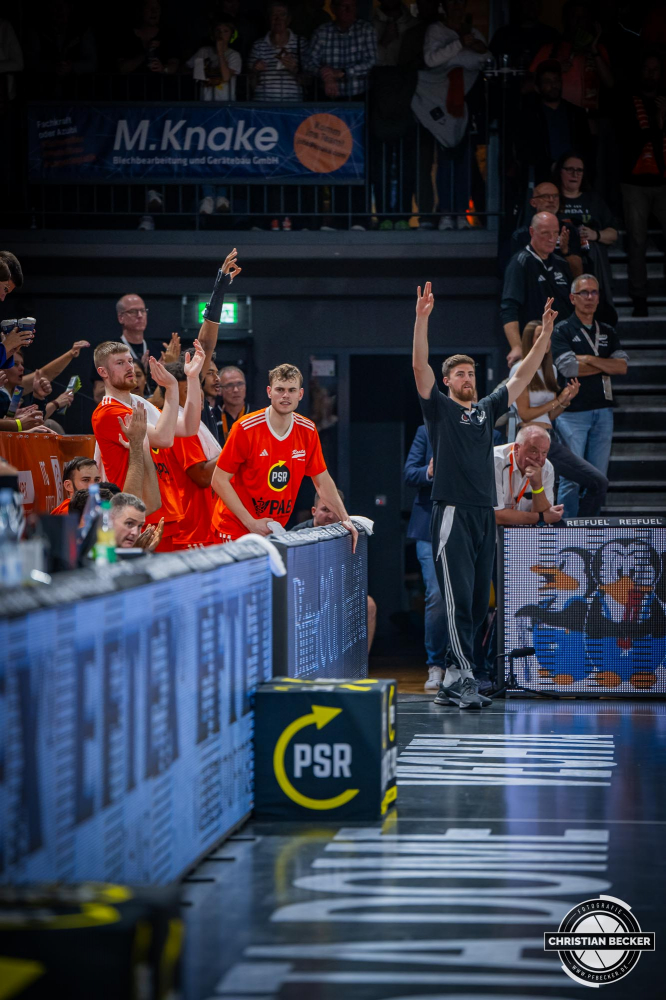 1. Basketball Bundesliga, easyCredit BBL, Saison 2024/2025, Herren, Hauptrunde, 5. Spieltag, 19.10.2024, RASTA Vechta -  Frankfurt Skyliners
Das Team von RASTA Vechta w&auml;hrend der Partie
Schlüsselwörter: 1. Bundesliga;19.10.2024;5. Spieltag;BBL;Basketball;Frankfurt;Hauptrunde;Liga;RASTA;RASTA Dome;Saison 2024/2025;Skyliners;Vechta;easycredit