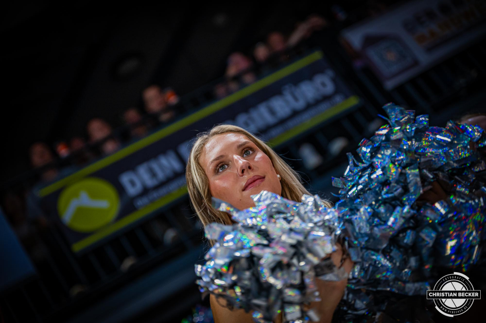 1. Basketball Bundesliga, easyCredit BBL, Saison 2024/2025, Herren, Hauptrunde, 5. Spieltag, 19.10.2024, RASTA Vechta -  Frankfurt Skyliners
Marleys (Cheerleader - RASTA Vechta) w&auml;hrend der Partie
Schlüsselwörter: 1. Bundesliga;19.10.2024;5. Spieltag;BBL;Basketball;Frankfurt;Hauptrunde;Liga;RASTA;RASTA Dome;Saison 2024/2025;Skyliners;Vechta;easycredit