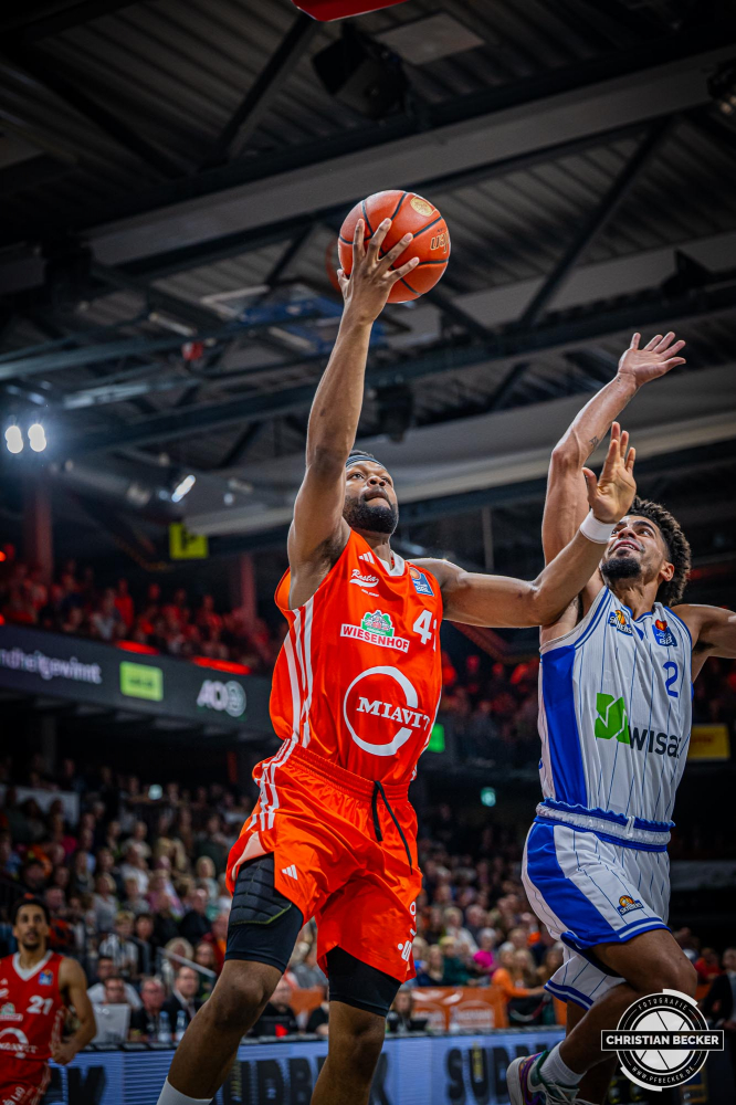 1. Basketball Bundesliga, easyCredit BBL, Saison 2024/2025, Herren, Hauptrunde, 5. Spieltag, 19.10.2024, RASTA Vechta -  Frankfurt Skyliners
Lloyd Pandi (#41 - RASTA Vechta) beim Korbleger
Schlüsselwörter: 1. Bundesliga;19.10.2024;5. Spieltag;BBL;Basketball;Frankfurt;Hauptrunde;Liga;RASTA;RASTA Dome;Saison 2024/2025;Skyliners;Vechta;easycredit