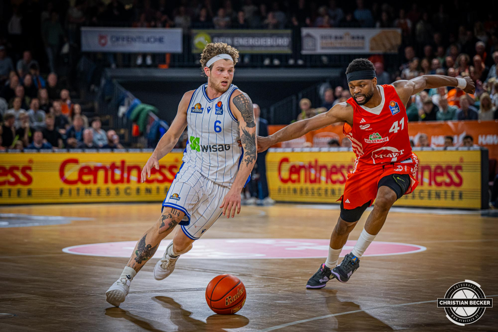 1. Basketball Bundesliga, easyCredit BBL, Saison 2024/2025, Herren, Hauptrunde, 5. Spieltag, 19.10.2024, RASTA Vechta -  Frankfurt Skyliners
Booker Coplin (#6 - Frankfurt Skyliners) in Aktion
Schlüsselwörter: 1. Bundesliga;19.10.2024;5. Spieltag;BBL;Basketball;Frankfurt;Hauptrunde;Liga;RASTA;RASTA Dome;Saison 2024/2025;Skyliners;Vechta;easycredit