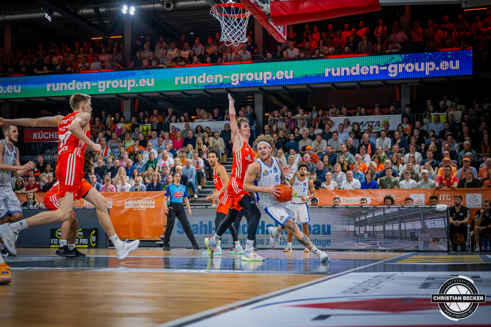 1. Basketball Bundesliga, easyCredit BBL, Saison 2024/2025, Herren, Hauptrunde, 5. Spieltag, 19.10.2024, RASTA Vechta -  Frankfurt Skyliners
Booker Coplin (#6 - Frankfurt Skyliners) in Aktion
Schlüsselwörter: 1. Bundesliga;19.10.2024;5. Spieltag;BBL;Basketball;Frankfurt;Hauptrunde;Liga;RASTA;RASTA Dome;Saison 2024/2025;Skyliners;Vechta;easycredit