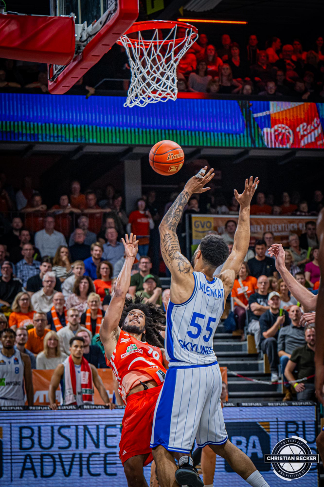 1. Basketball Bundesliga, easyCredit BBL, Saison 2024/2025, Herren, Hauptrunde, 5. Spieltag, 19.10.2024, RASTA Vechta -  Frankfurt Skyliners
Tyger Campbell (#10 - RASTA Vechta) beim Korbleger
Schlüsselwörter: 1. Bundesliga;19.10.2024;5. Spieltag;BBL;Basketball;Frankfurt;Hauptrunde;Liga;RASTA;RASTA Dome;Saison 2024/2025;Skyliners;Vechta;easycredit