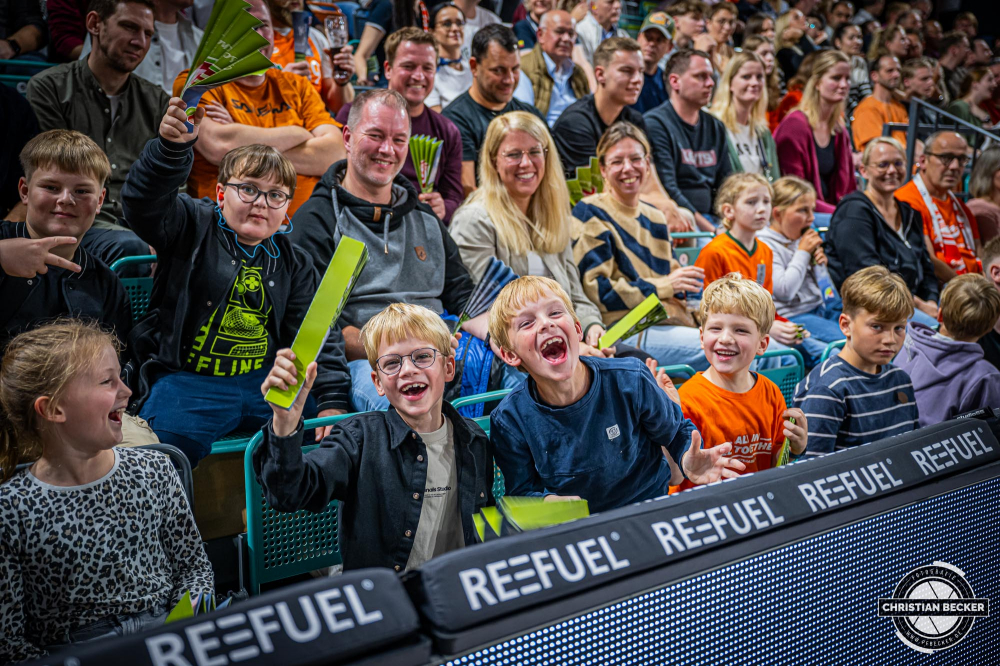 1. Basketball Bundesliga, easyCredit BBL, Saison 2024/2025, Herren, Hauptrunde, 5. Spieltag, 19.10.2024, RASTA Vechta -  Frankfurt Skyliners
Die Fans von RASTA Vechta w&auml;hrend der Partie
Schlüsselwörter: 1. Bundesliga;19.10.2024;5. Spieltag;BBL;Basketball;Frankfurt;Hauptrunde;Liga;RASTA;RASTA Dome;Saison 2024/2025;Skyliners;Vechta;easycredit