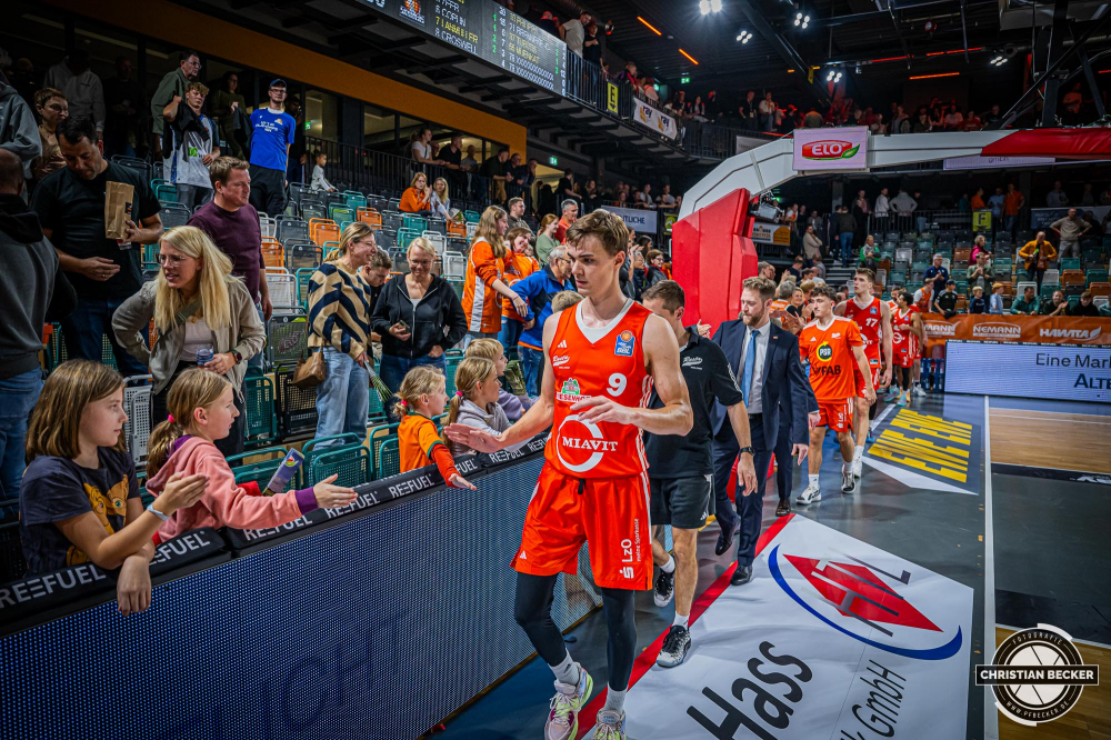 1. Basketball Bundesliga, easyCredit BBL, Saison 2024/2025, Herren, Hauptrunde, 5. Spieltag, 19.10.2024, RASTA Vechta -  Frankfurt Skyliners
Joschka Ferner (#9 - RASTA Vechta) nach der Partie
Schlüsselwörter: 1. Bundesliga;19.10.2024;5. Spieltag;BBL;Basketball;Frankfurt;Hauptrunde;Liga;RASTA;RASTA Dome;Saison 2024/2025;Skyliners;Vechta;easycredit