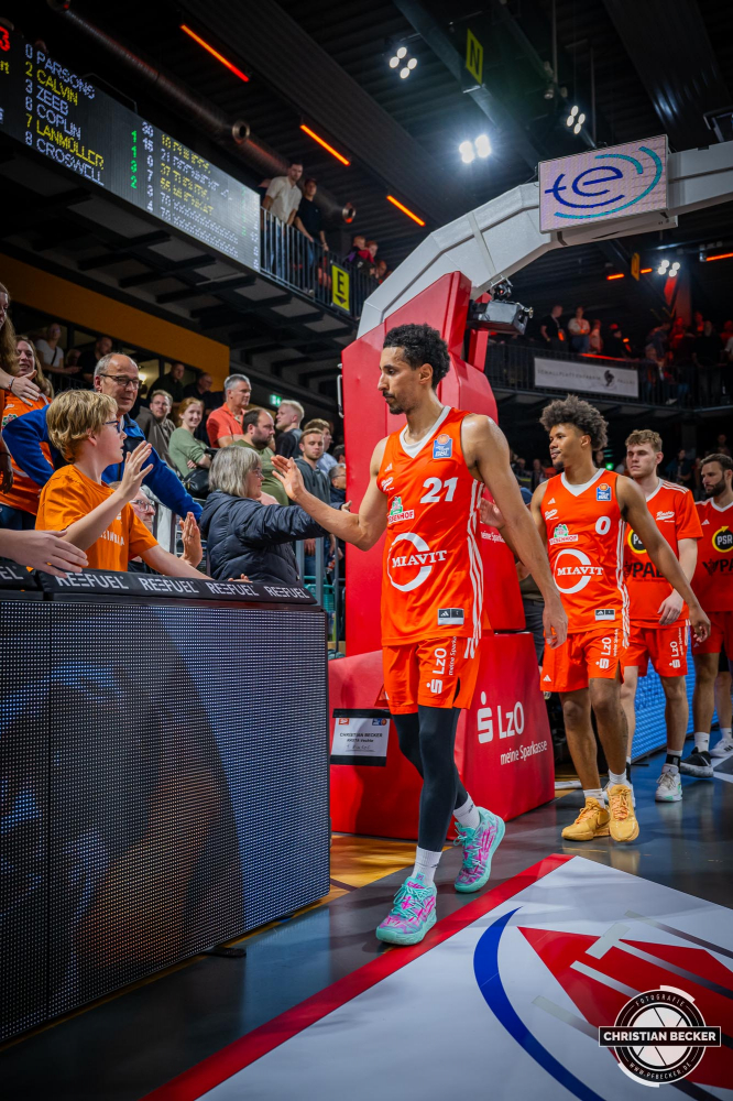 1. Basketball Bundesliga, easyCredit BBL, Saison 2024/2025, Herren, Hauptrunde, 5. Spieltag, 19.10.2024, RASTA Vechta -  Frankfurt Skyliners
Joel Aminu (#21 - RASTA Vechta) nach der Partie
Schlüsselwörter: 1. Bundesliga;19.10.2024;5. Spieltag;BBL;Basketball;Frankfurt;Hauptrunde;Liga;RASTA;RASTA Dome;Saison 2024/2025;Skyliners;Vechta;easycredit