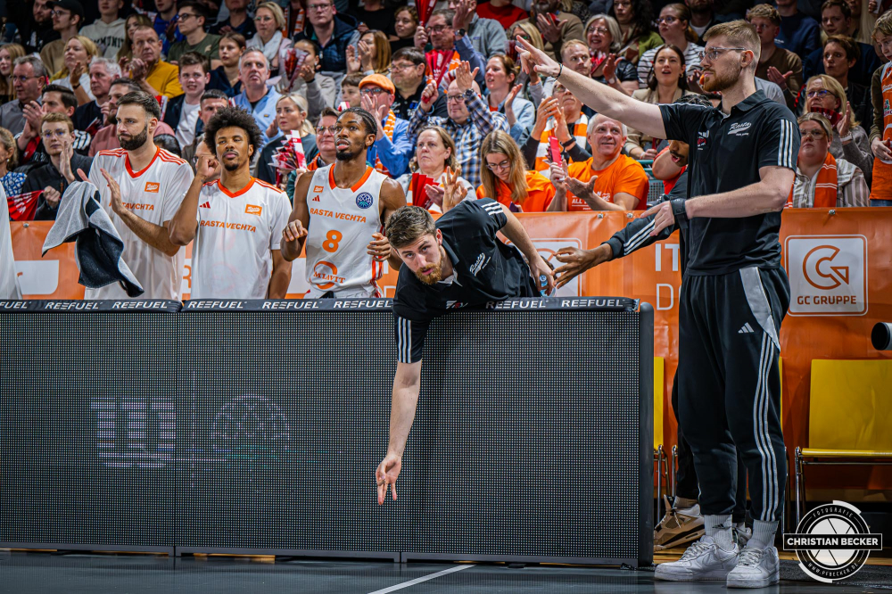 Basketball Champions League, Saison 2024/2025, Herren, Hauptrunde, 4. Spieltag, 05.11.2024, RASTA Vechta - ERA Nymburk
Ryan Schwieger (#15 - RASTA Vechta) zeigt Emotionen w&auml;hrend der Partie
Schlüsselwörter: 05.11.2024;4. Spieltag;BCL;Basketball;Champions League;ERA;Hauptrunde;International;Liga;Nymburk;RASTA;RASTA Dome;Saison 2024/2025;Vechta