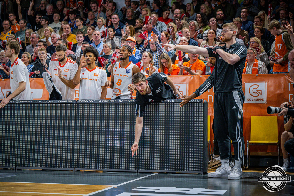 Basketball Champions League, Saison 2024/2025, Herren, Hauptrunde, 4. Spieltag, 05.11.2024, RASTA Vechta - ERA Nymburk
Ryan Schwieger (#15 - RASTA Vechta) zeigt Emotionen w&auml;hrend der Partie
Schlüsselwörter: 05.11.2024;4. Spieltag;BCL;Basketball;Champions League;ERA;Hauptrunde;International;Liga;Nymburk;RASTA;RASTA Dome;Saison 2024/2025;Vechta