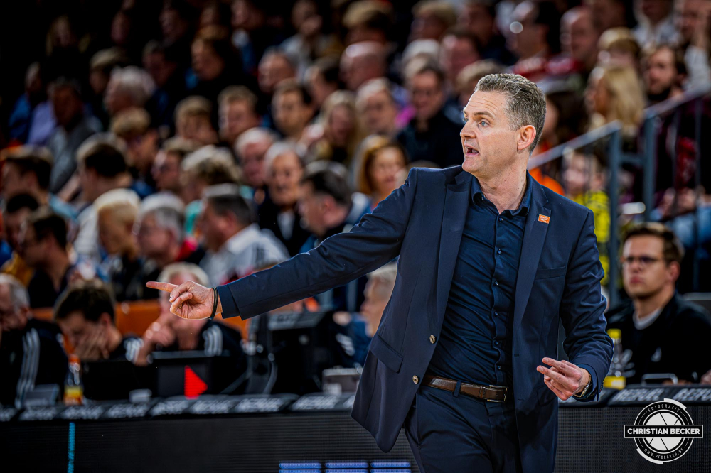 Basketball Champions League, Saison 2024/2025, Herren, Hauptrunde, 4. Spieltag, 05.11.2024, RASTA Vechta - ERA Nymburk
Martin Schiller (Headcoach - RASTA Vechta) w&auml;hrend der Partie
Schlüsselwörter: 05.11.2024;4. Spieltag;BCL;Basketball;Champions League;ERA;Hauptrunde;International;Liga;Nymburk;RASTA;RASTA Dome;Saison 2024/2025;Vechta