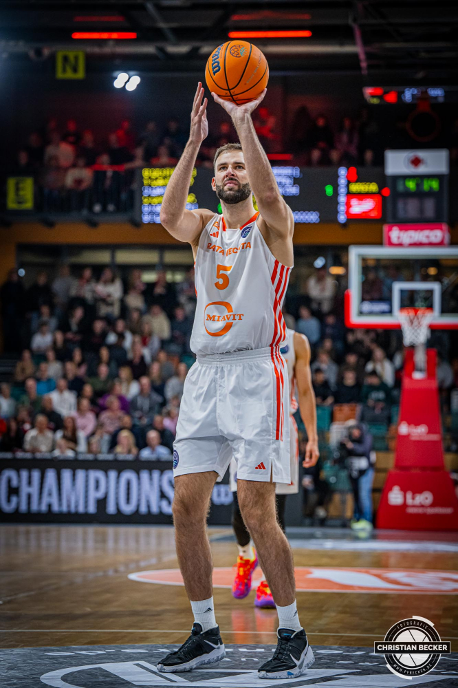 Basketball Champions League, Saison 2024/2025, Herren, Hauptrunde, 4. Spieltag, 05.11.2024, RASTA Vechta - ERA Nymburk
Benas Griciunas (#5 - RASTA Vechta) w&auml;hrend der Partie
Schlüsselwörter: 05.11.2024;4. Spieltag;BCL;Basketball;Champions League;ERA;Hauptrunde;International;Liga;Nymburk;RASTA;RASTA Dome;Saison 2024/2025;Vechta