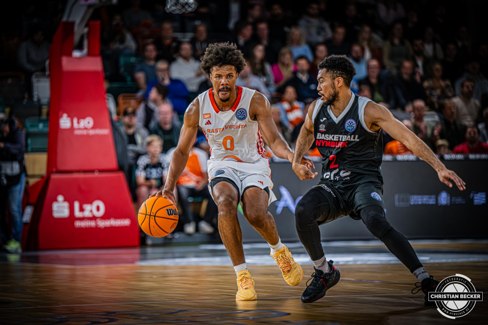 Basketball Champions League, Saison 2024/2025, Herren, Hauptrunde, 4. Spieltag, 05.11.2024, RASTA Vechta - ERA Nymburk
Mike Bothwell (#0 - RASTA Vechta) gegen Stephen Brown (#2 - ERA Nymburk)
Schlüsselwörter: 05.11.2024;4. Spieltag;BCL;Basketball;Champions League;ERA;Hauptrunde;International;Liga;Nymburk;RASTA;RASTA Dome;Saison 2024/2025;Vechta