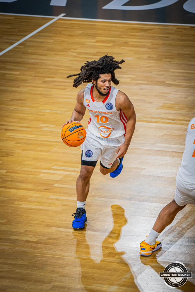 Basketball Champions League, Saison 2024/2025, Herren, Hauptrunde, 4. Spieltag, 05.11.2024, RASTA Vechta - ERA Nymburk
Tyger Campbell (#10 - RASTA Vechta) in Aktion
Schlüsselwörter: 05.11.2024;4. Spieltag;BCL;Basketball;Champions League;ERA;Hauptrunde;International;Liga;Nymburk;RASTA;RASTA Dome;Saison 2024/2025;Vechta