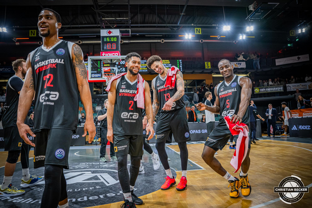 Basketball Champions League, Saison 2024/2025, Herren, Hauptrunde, 4. Spieltag, 05.11.2024, RASTA Vechta - ERA Nymburk
Das Team von ERA Nymburk zeigt Emotionen nach der Partie
Schlüsselwörter: 05.11.2024;4. Spieltag;BCL;Basketball;Champions League;ERA;Hauptrunde;International;Liga;Nymburk;RASTA;RASTA Dome;Saison 2024/2025;Vechta