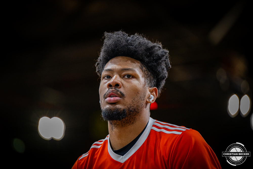 1. Basketball Bundesliga, easyCredit BBL, Saison 2024/2025, Herren, Hauptrunde, 9. Spieltag, 17.11.2024, RASTA Vechta -  ALBA Berlin
Jayden Gardner (#1 - RASTA Vechta) vor der Partie
Schlüsselwörter: 1. Bundesliga;17.11.2024;9. Spieltag;ALBA;BBL;Basketball;Berlin;Hauptrunde;Liga;RASTA;RASTA Dome;Saison 2024/2025;Vechta;easycredit