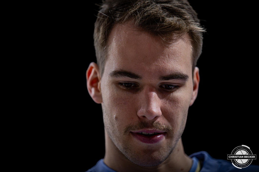 1. Basketball Bundesliga, easyCredit BBL, Saison 2024/2025, Herren, Hauptrunde, 9. Spieltag, 17.11.2024, RASTA Vechta -  ALBA Berlin
Malte Delow (#6 - ALBA Berlin) vor der Partie
Schlüsselwörter: 1. Bundesliga;17.11.2024;9. Spieltag;ALBA;BBL;Basketball;Berlin;Hauptrunde;Liga;RASTA;RASTA Dome;Saison 2024/2025;Vechta;easycredit