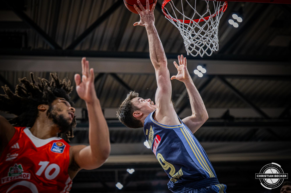 1. Basketball Bundesliga, easyCredit BBL, Saison 2024/2025, Herren, Hauptrunde, 9. Spieltag, 17.11.2024, RASTA Vechta -  ALBA Berlin
Jonas Mattisseck (#9 - ALBA Berlin) beim Korbleger
Schlüsselwörter: 1. Bundesliga;17.11.2024;9. Spieltag;ALBA;BBL;Basketball;Berlin;Hauptrunde;Liga;RASTA;RASTA Dome;Saison 2024/2025;Vechta;easycredit