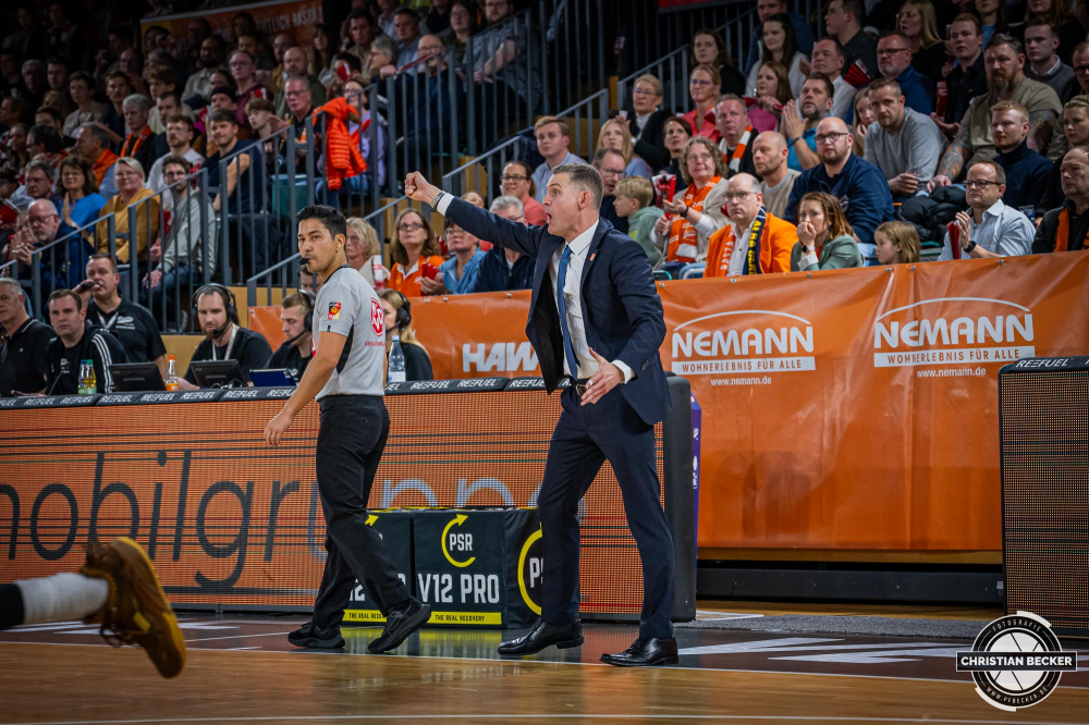 1. Basketball Bundesliga, easyCredit BBL, Saison 2024/2025, Herren, Hauptrunde, 9. Spieltag, 17.11.2024, RASTA Vechta -  ALBA Berlin
Martin Schiller (Headcoach - RASTA Vechta) w&auml;hrend der Partie
Schlüsselwörter: 1. Bundesliga;17.11.2024;9. Spieltag;ALBA;BBL;Basketball;Berlin;Hauptrunde;Liga;RASTA;RASTA Dome;Saison 2024/2025;Vechta;easycredit