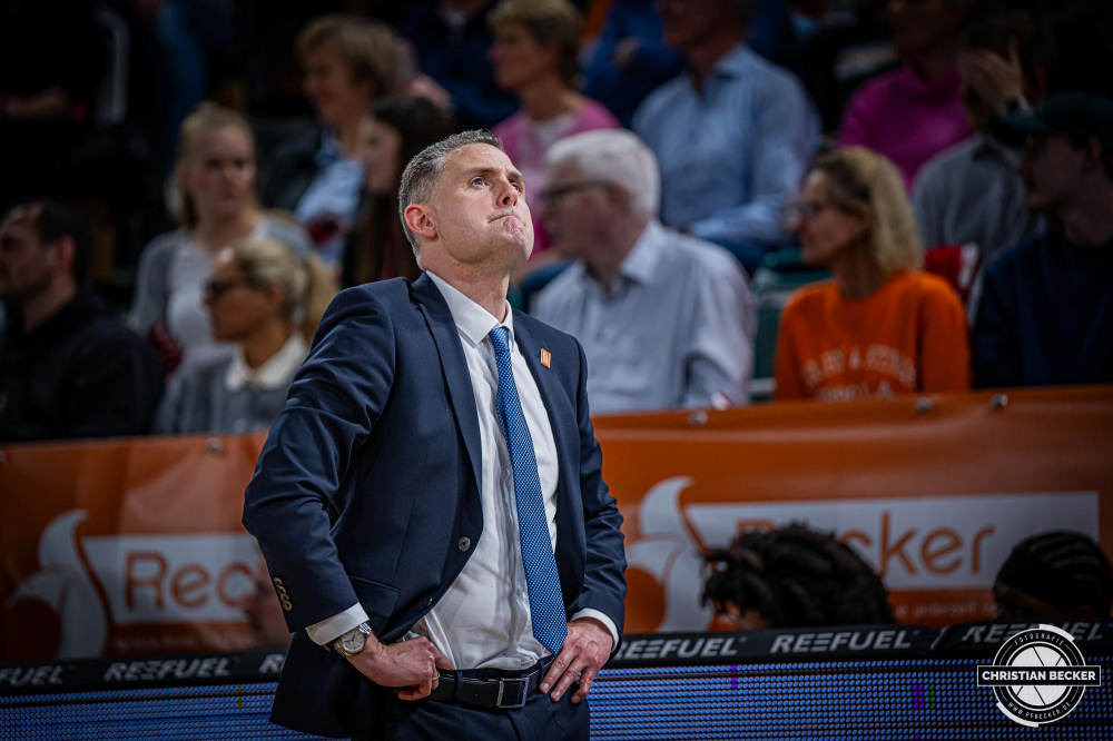1. Basketball Bundesliga, easyCredit BBL, Saison 2024/2025, Herren, Hauptrunde, 9. Spieltag, 17.11.2024, RASTA Vechta -  ALBA Berlin
Martin Schiller (Headcoach - RASTA Vechta) w&auml;hrend der Partie
Schlüsselwörter: 1. Bundesliga;17.11.2024;9. Spieltag;ALBA;BBL;Basketball;Berlin;Hauptrunde;Liga;RASTA;RASTA Dome;Saison 2024/2025;Vechta;easycredit