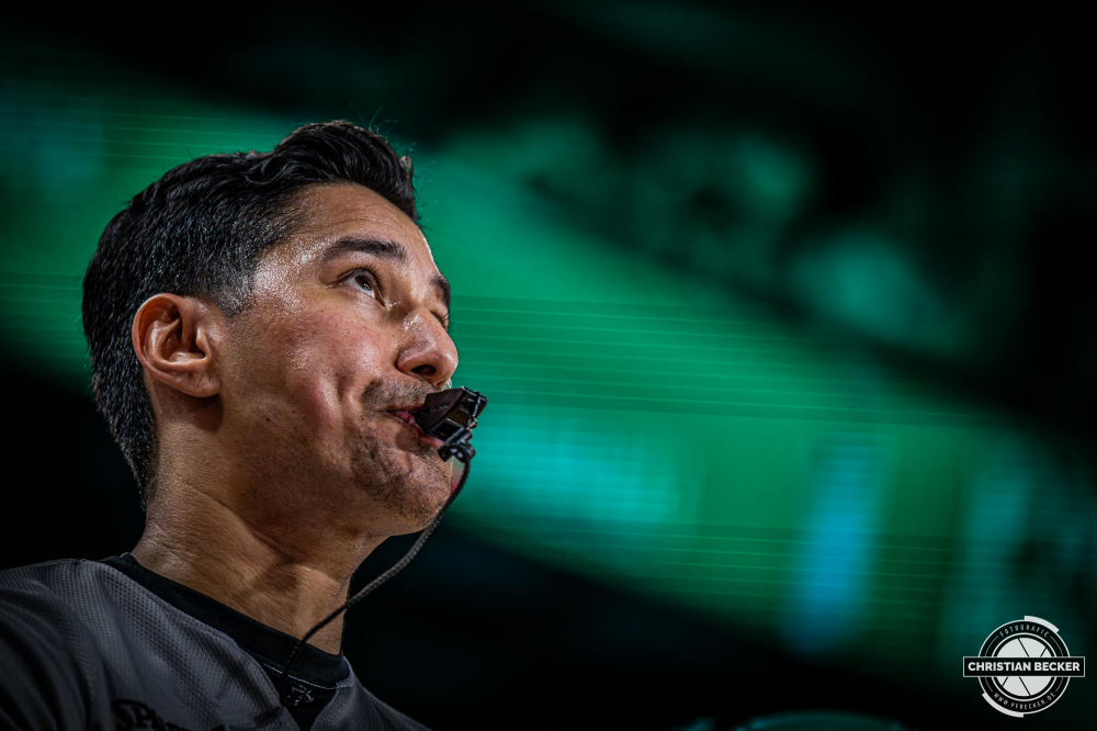 1. Basketball Bundesliga, easyCredit BBL, Saison 2024/2025, Herren, Hauptrunde, 9. Spieltag, 17.11.2024, RASTA Vechta -  ALBA Berlin
Zulfikar Oruzgani (Schiedsrichter BBL) w&auml;hrend der Partie
Schlüsselwörter: 1. Bundesliga;17.11.2024;9. Spieltag;ALBA;BBL;Basketball;Berlin;Hauptrunde;Liga;RASTA;RASTA Dome;Saison 2024/2025;Vechta;easycredit