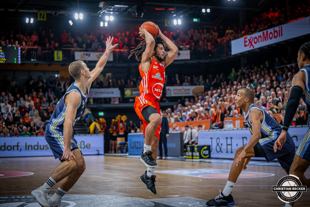 1. Basketball Bundesliga, easyCredit BBL, Saison 2024/2025, Herren, Hauptrunde, 9. Spieltag, 17.11.2024, RASTA Vechta -  ALBA Berlin
Tyger Campbell (#10 - RASTA Vechta) in Aktion
Schlüsselwörter: 1. Bundesliga;17.11.2024;9. Spieltag;ALBA;BBL;Basketball;Berlin;Hauptrunde;Liga;RASTA;RASTA Dome;Saison 2024/2025;Vechta;easycredit