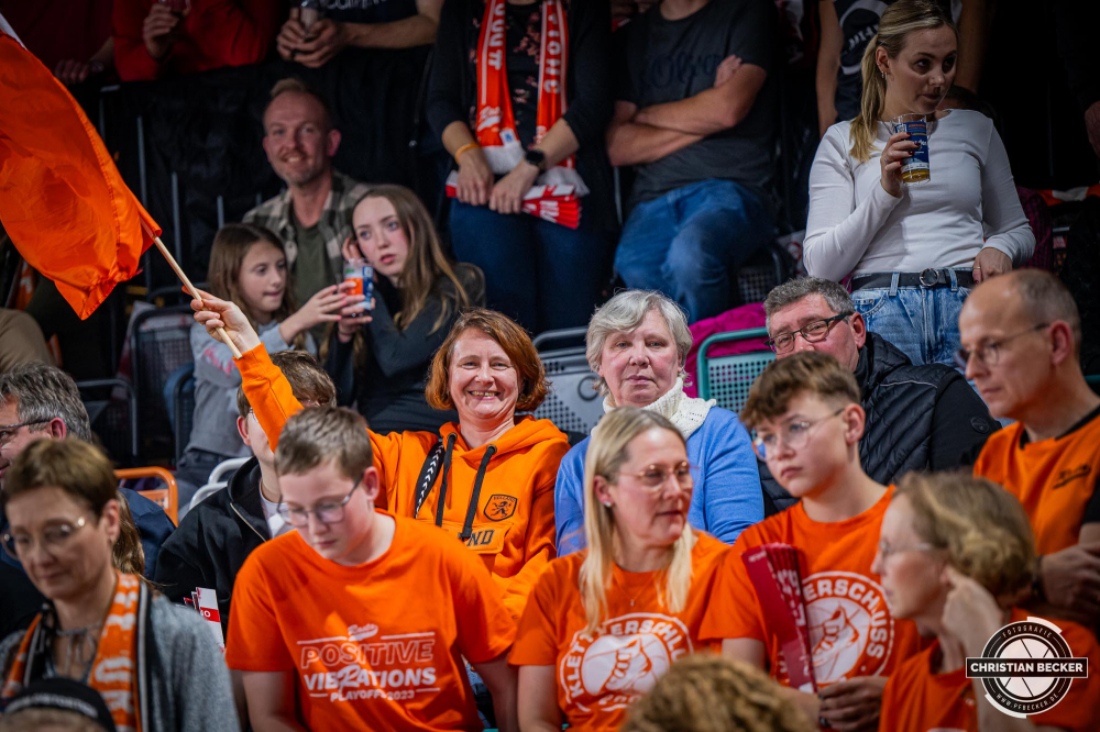 1. Basketball Bundesliga, easyCredit BBL, Saison 2024/2025, Herren, Hauptrunde, 9. Spieltag, 17.11.2024, RASTA Vechta -  ALBA Berlin
Die Fans von RASTA Vechta w&auml;hrend der Partie
Schlüsselwörter: 1. Bundesliga;17.11.2024;9. Spieltag;ALBA;BBL;Basketball;Berlin;Hauptrunde;Liga;RASTA;RASTA Dome;Saison 2024/2025;Vechta;easycredit