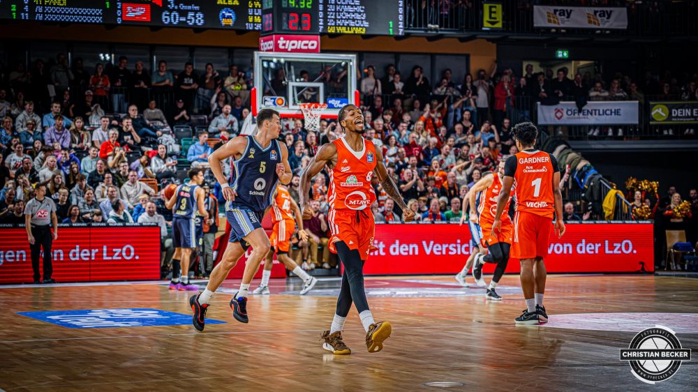 1. Basketball Bundesliga, easyCredit BBL, Saison 2024/2025, Herren, Hauptrunde, 9. Spieltag, 17.11.2024, RASTA Vechta -  ALBA Berlin
Brandon Randolph (#8 - RASTA Vechta) zeigt Emotionen w&auml;hrend der Partie
Schlüsselwörter: 1. Bundesliga;17.11.2024;9. Spieltag;ALBA;BBL;Basketball;Berlin;Hauptrunde;Liga;RASTA;RASTA Dome;Saison 2024/2025;Vechta;easycredit