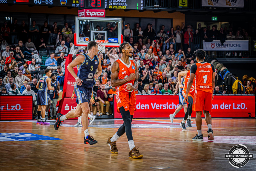 1. Basketball Bundesliga, easyCredit BBL, Saison 2024/2025, Herren, Hauptrunde, 9. Spieltag, 17.11.2024, RASTA Vechta -  ALBA Berlin
Brandon Randolph (#8 - RASTA Vechta) zeigt Emotionen w&auml;hrend der Partie
Schlüsselwörter: 1. Bundesliga;17.11.2024;9. Spieltag;ALBA;BBL;Basketball;Berlin;Hauptrunde;Liga;RASTA;RASTA Dome;Saison 2024/2025;Vechta;easycredit