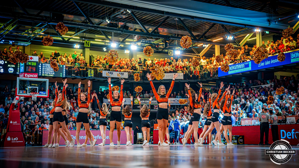 1. Basketball Bundesliga, easyCredit BBL, Saison 2024/2025, Herren, Hauptrunde, 9. Spieltag, 17.11.2024, RASTA Vechta -  ALBA Berlin
Marleys (Cheerleader - RASTA Vechta) w&auml;hrend der Partie
Schlüsselwörter: 1. Bundesliga;17.11.2024;9. Spieltag;ALBA;BBL;Basketball;Berlin;Hauptrunde;Liga;RASTA;RASTA Dome;Saison 2024/2025;Vechta;easycredit