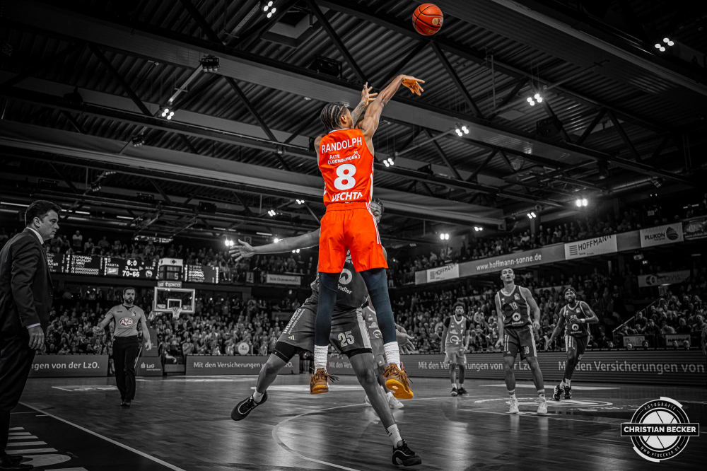 1. Basketball Bundesliga, easyCredit BBL, Saison 2024/2025, Herren, Hauptrunde, 9. Spieltag, 17.11.2024, RASTA Vechta -  ALBA Berlin
Brandon Randolph (#8 - RASTA Vechta) beim Jumpshot
Schlüsselwörter: 1. Bundesliga;17.11.2024;9. Spieltag;ALBA;BBL;Basketball;Berlin;Hauptrunde;Liga;RASTA;RASTA Dome;Saison 2024/2025;Vechta;easycredit