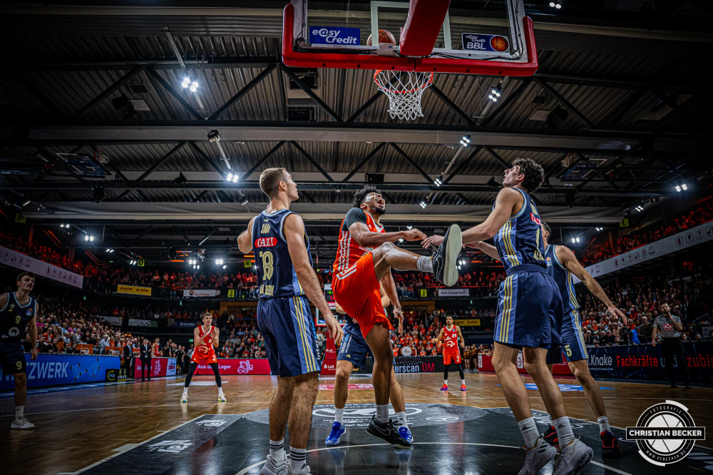1. Basketball Bundesliga, easyCredit BBL, Saison 2024/2025, Herren, Hauptrunde, 9. Spieltag, 17.11.2024, RASTA Vechta -  ALBA Berlin
Jayden Gardner (#1 - RASTA Vechta) zeigt Emotionen w&auml;hrend der Partie
Schlüsselwörter: 1. Bundesliga;17.11.2024;9. Spieltag;ALBA;BBL;Basketball;Berlin;Hauptrunde;Liga;RASTA;RASTA Dome;Saison 2024/2025;Vechta;easycredit