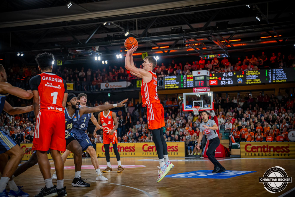1. Basketball Bundesliga, easyCredit BBL, Saison 2024/2025, Herren, Hauptrunde, 9. Spieltag, 17.11.2024, RASTA Vechta -  ALBA Berlin
Joschka Ferner (#9 - RASTA Vechta) beim Jumpshot
Schlüsselwörter: 1. Bundesliga;17.11.2024;9. Spieltag;ALBA;BBL;Basketball;Berlin;Hauptrunde;Liga;RASTA;RASTA Dome;Saison 2024/2025;Vechta;easycredit