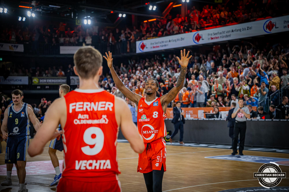 1. Basketball Bundesliga, easyCredit BBL, Saison 2024/2025, Herren, Hauptrunde, 9. Spieltag, 17.11.2024, RASTA Vechta -  ALBA Berlin
Brandon Randolph (#8 - RASTA Vechta) zeigt Emotionen nach der Partie
Schlüsselwörter: 1. Bundesliga;17.11.2024;9. Spieltag;ALBA;BBL;Basketball;Berlin;Hauptrunde;Liga;RASTA;RASTA Dome;Saison 2024/2025;Vechta;easycredit