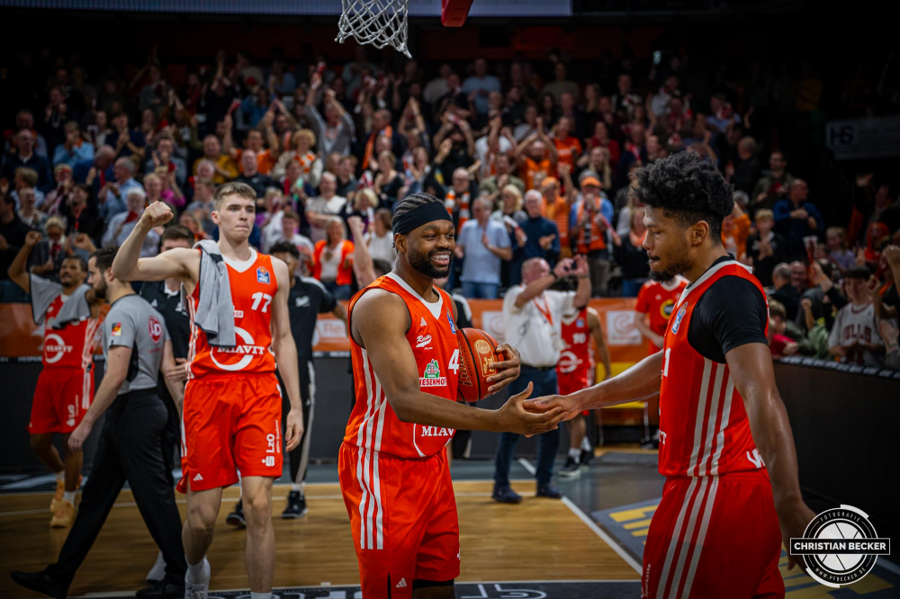 1. Basketball Bundesliga, easyCredit BBL, Saison 2024/2025, Herren, Hauptrunde, 9. Spieltag, 17.11.2024, RASTA Vechta -  ALBA Berlin
Lloyd Pandi (#41 - RASTA Vechta) nach der Partie
Schlüsselwörter: 1. Bundesliga;17.11.2024;9. Spieltag;ALBA;BBL;Basketball;Berlin;Hauptrunde;Liga;RASTA;RASTA Dome;Saison 2024/2025;Vechta;easycredit