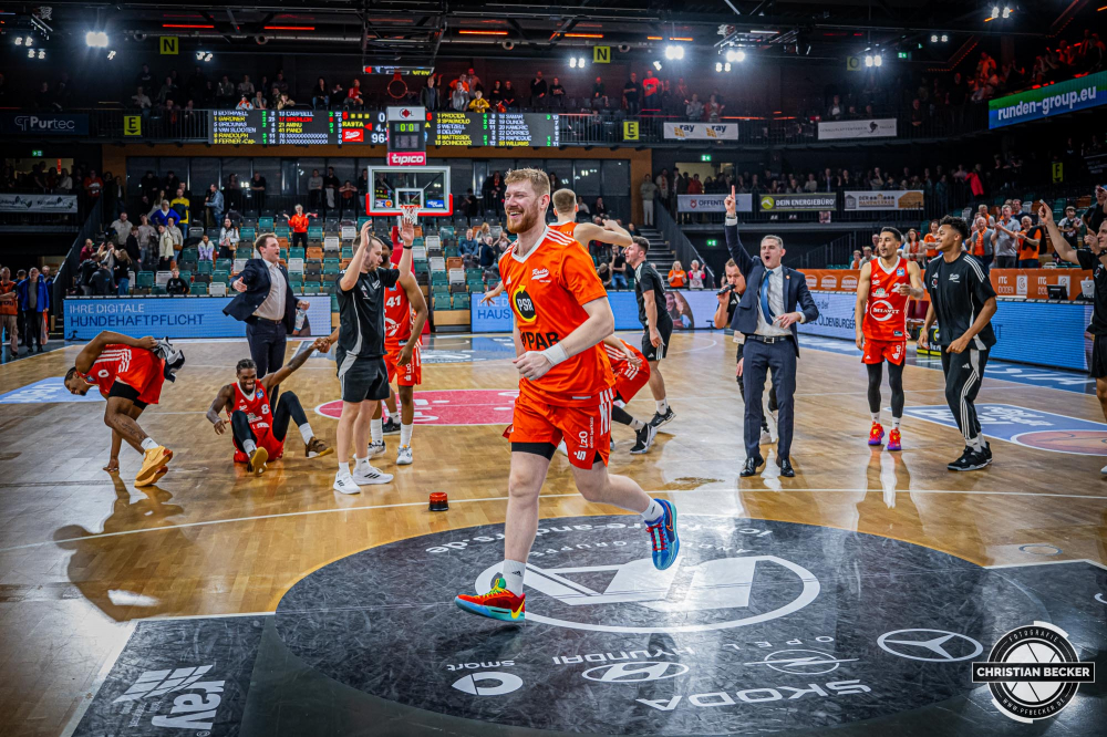 1. Basketball Bundesliga, easyCredit BBL, Saison 2024/2025, Herren, Hauptrunde, 9. Spieltag, 17.11.2024, RASTA Vechta -  ALBA Berlin
Luc van Slooten (#6 - RASTA Vechta) nach der Partie
Schlüsselwörter: 1. Bundesliga;17.11.2024;9. Spieltag;ALBA;BBL;Basketball;Berlin;Hauptrunde;Liga;RASTA;RASTA Dome;Saison 2024/2025;Vechta;easycredit