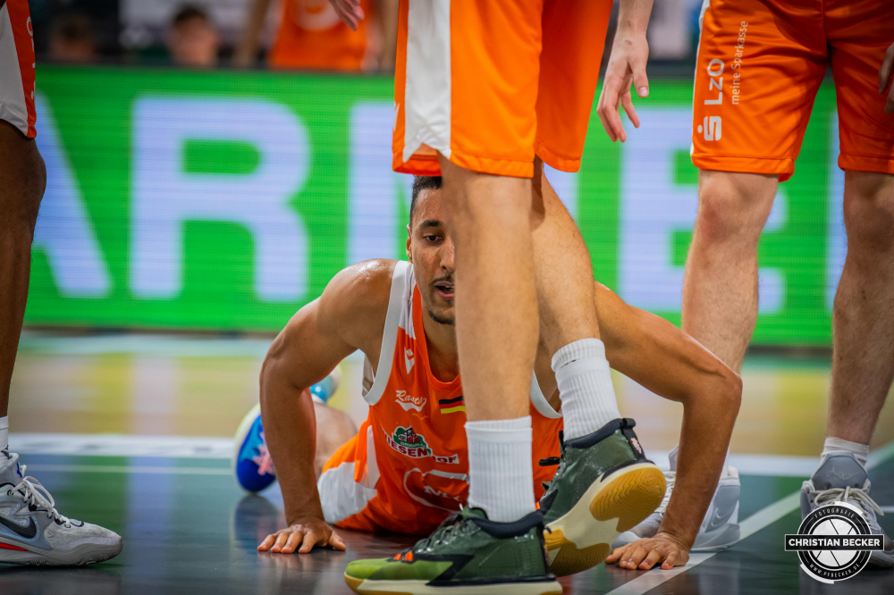 2. Basketball Bundesliga, Hauptrunde, 4. Spieltag, 22.10.22, RASTA Vechta - Wiha Panthers Schwenningen
#21, Joel Aminu (GER), Guard bei RASTA Vechta w&auml;hrend der Partie zwischen RASTA Vechta und Wiha Panthers Schwenningen
Schlüsselwörter: 2. Bundesliga;22.10.22;4. Spieltag;Barmer;Basketball;Hauptrunde;Liga;Panthers;RASTA;RASTA Dome;Saison 2022/2023;Schwenningen;Vechta;Wiha