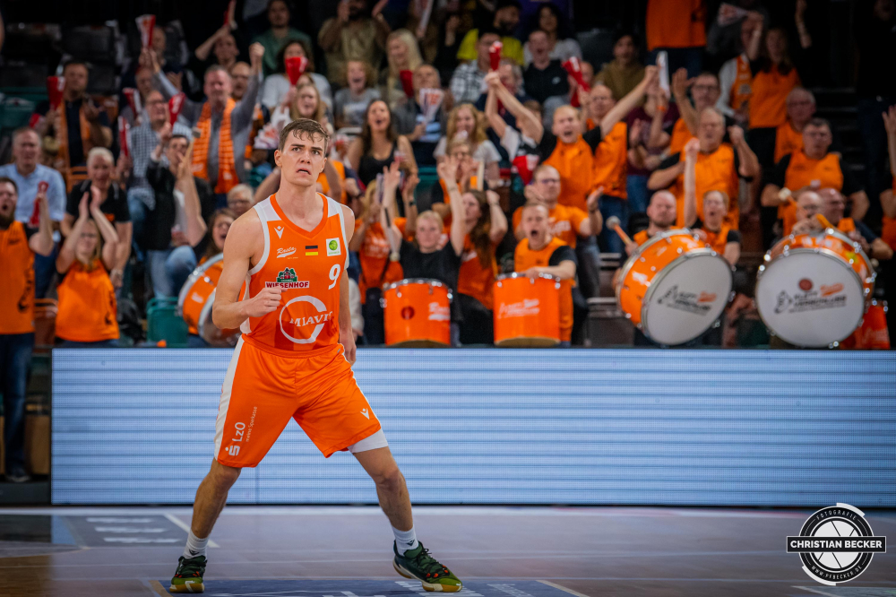 2. Basketball Bundesliga, Hauptrunde, 4. Spieltag, 22.10.22, RASTA Vechta - Wiha Panthers Schwenningen
#9, Joschka Ferner (GER), Forward bei RASTA Vechta w&auml;hrend der Partie zwischen RASTA Vechta und Wiha Panthers Schwenningen
Schlüsselwörter: 2. Bundesliga;22.10.22;4. Spieltag;Barmer;Basketball;Hauptrunde;Liga;Panthers;RASTA;RASTA Dome;Saison 2022/2023;Schwenningen;Vechta;Wiha