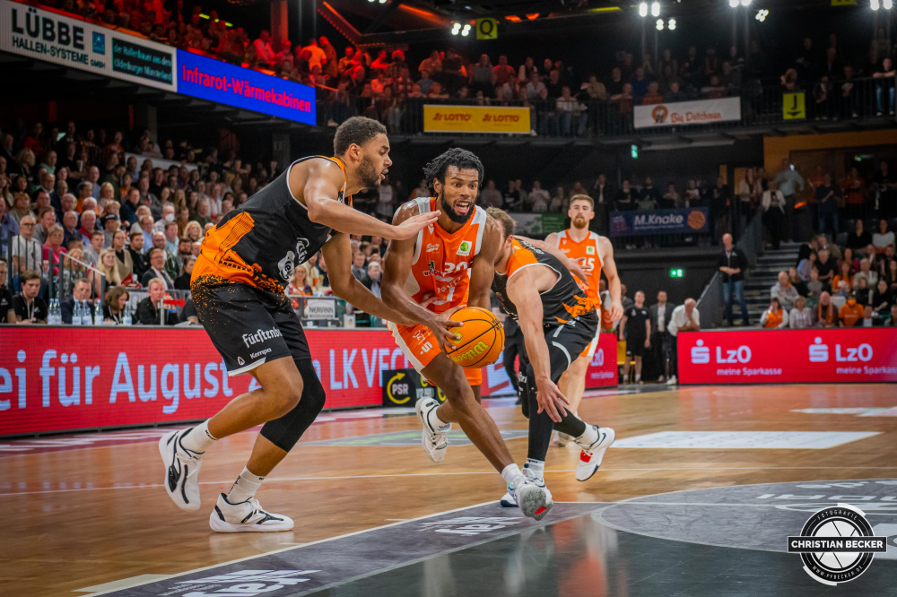 2. Basketball Bundesliga, Hauptrunde, 4. Spieltag, 22.10.22, RASTA Vechta - Wiha Panthers Schwenningen
#30, Chip Flanigan (USA), Forward bei RASTA Vechta in Aktion w&auml;hrend der Partie zwischen RASTA Vechta und Wiha Panthers Schwenningen
Schlüsselwörter: 2. Bundesliga;22.10.22;4. Spieltag;Barmer;Basketball;Hauptrunde;Liga;Panthers;RASTA;RASTA Dome;Saison 2022/2023;Schwenningen;Vechta;Wiha