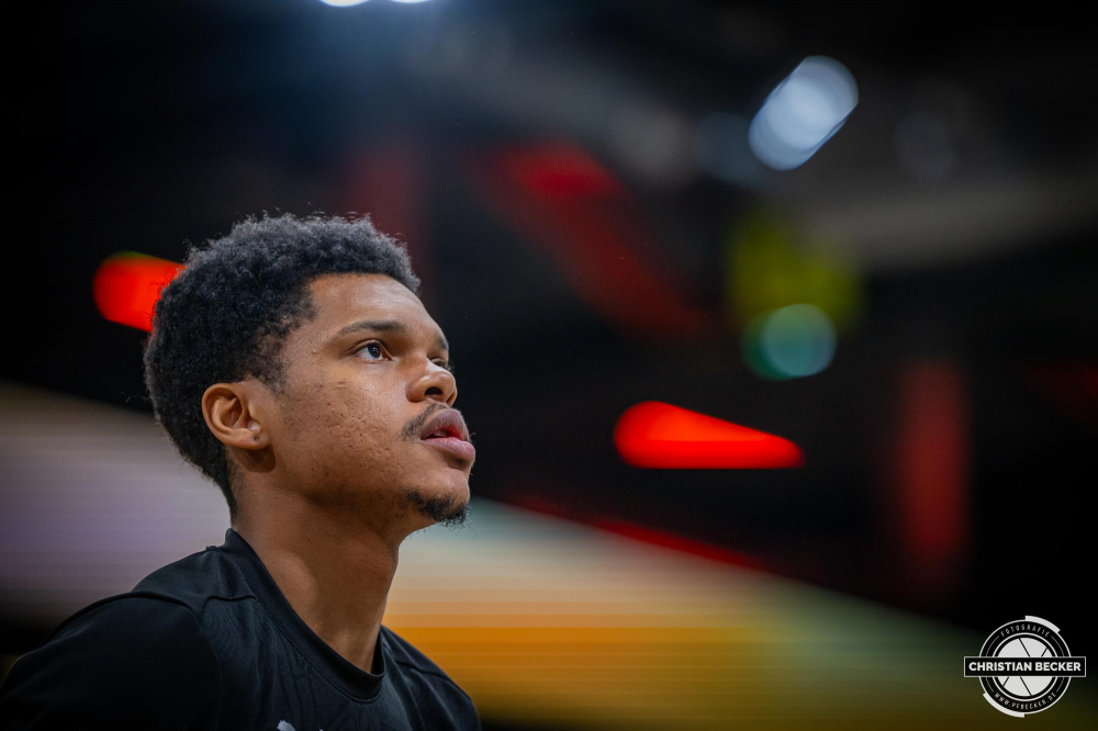 1. Basketball Bundesliga, easyCredit BBL, Saison 2024/2025, Herren, Hauptrunde, 8. Spieltag, 08.11.2024, RASTA Vechta -  Bamberg Baskets
Ronaldo Segu (#10 - Bamberg Baskets) vor der Partie
Schlüsselwörter: 08.11.2024;1. Bundesliga;8. Spieltag;BBL;Bamberg;Basketball;Baskets;Hauptrunde;Liga;RASTA;RASTA Dome;Saison 2024/2025;Vechta;easycredit