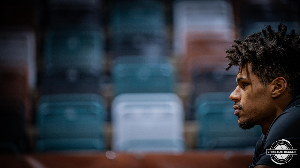 1. Basketball Bundesliga, easyCredit BBL, Saison 2024/2025, Herren, Hauptrunde, 8. Spieltag, 08.11.2024, RASTA Vechta -  Bamberg Baskets
Gabriel Kuku (#3 - Bamberg Baskets) vor der Partie
Schlüsselwörter: 08.11.2024;1. Bundesliga;8. Spieltag;BBL;Bamberg;Basketball;Baskets;Hauptrunde;Liga;RASTA;RASTA Dome;Saison 2024/2025;Vechta;easycredit