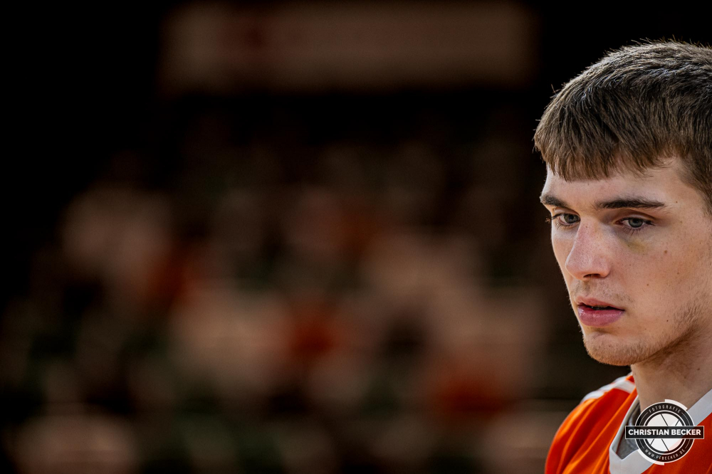 1. Basketball Bundesliga, easyCredit BBL, Saison 2024/2025, Herren, Hauptrunde, 8. Spieltag, 08.11.2024, RASTA Vechta -  Bamberg Baskets
Johann Gr&uuml;nloh (#17 - RASTA Vechta) vor der Partie
Schlüsselwörter: 08.11.2024;1. Bundesliga;8. Spieltag;BBL;Bamberg;Basketball;Baskets;Hauptrunde;Liga;RASTA;RASTA Dome;Saison 2024/2025;Vechta;easycredit